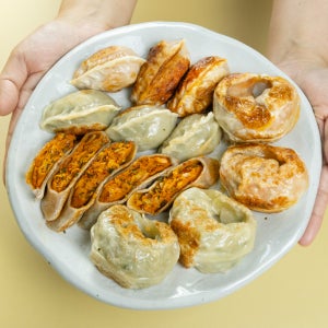 모둠만두 김치 고기 교자 모듬 왕만두 메밀전병 캠핑 택배 맛집 1팩 582g