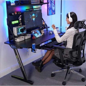 게이밍 컴퓨터 책상 데스크 피시방 타공판 리프트 LED 페그보드 Z형 90x60x75cm