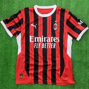 푸마 AC 밀란 24/25 홈 유니폼 저지 선수 마킹 챔스/리그 패치 774979 01