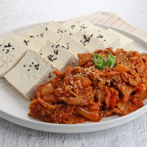 5팩+1팩 국내산 한돈 돼지고기 김치 두루치기 제육 볶음 냉동 간편식 240g