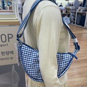 유니클로 라운드 미니 숄더백 투웨이백 숄더 허리 가방 데일리 반달 나일론 썸머백 체크 패턴
