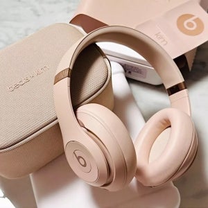 비츠 스튜디오 프로 블루투스 노이즈 캔슬링 헤드폰 킴 카다시안 에디션