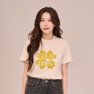 에클라디뱅 라이트 베이지 반팔 티셔츠 Lucky Sign Tee
