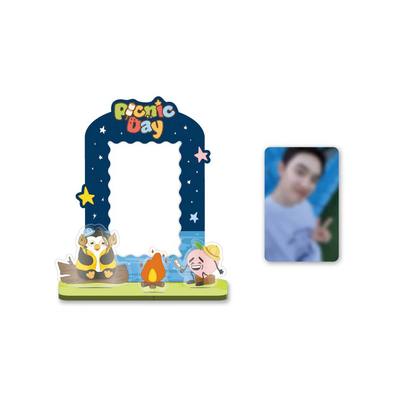 （アクリルフォトカードスタンド）エクソディオドギョンスEXO ZZIRANG-E＆CHARLES Picnic Day ACYRYLIC PHOTOCARD STAND