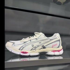 아식스 젤 NYC 2055 크림 카본핑크 ASICS Gel NYC 2055 1203A542-101 운동화코디 데일리슈즈 캐주얼 신상 운동화