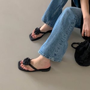 명품스타일 스퀘어 꽃 플라워 코사지 장미 엄지 쪼리 스트랩 플랫 뮬 슬리퍼