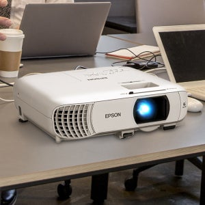 EH-TW840 밝기4000 풀HD 빔프로젝터 회의용 가정용