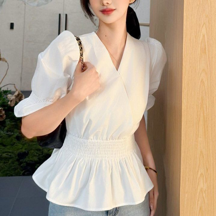 봄 여름 여성 슬림핏 브이넥 랩스타일 퍼프소매 스모킹밴딩 페플럼 블라우스 화이트