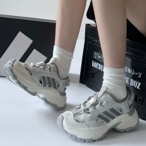 아디다스 스니커 샌들 코어 화이트 그레이 원 JP8899 여름 키높이 운동화 한정판