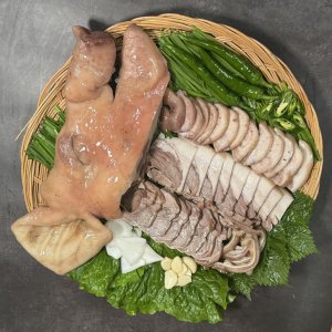 삶은 돼지통머리 1.5kg내외 돼지 국밥 머릿고기 업소용 국밥재료 음식점 창업 머리고기