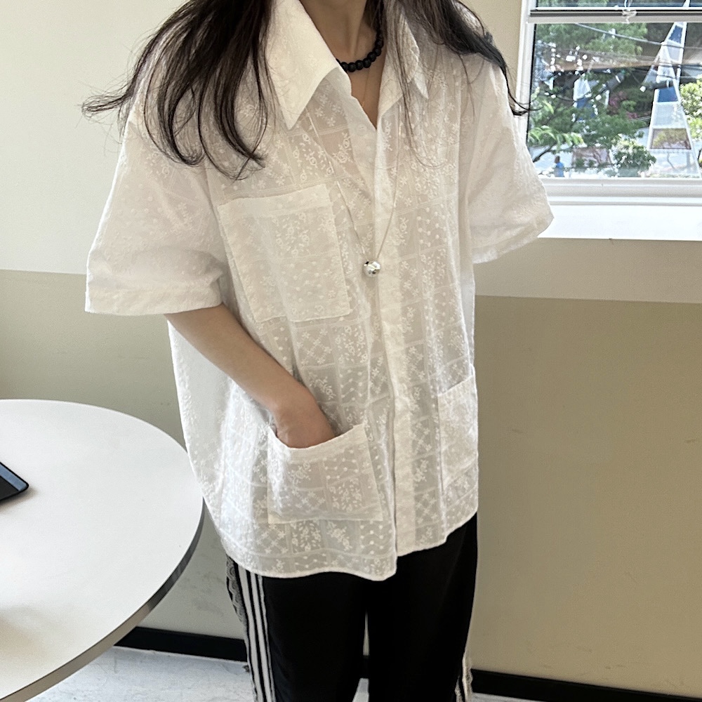꽃자수 반팔 셔츠형 블라우스 루즈핏 오버핏 포켓 로브식 블라우스 화이트