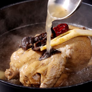 여름철 원기 회복 무항생제 능이 삼계탕 (1.3kg)