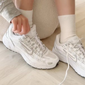 국내매장판 나이키 P-6000 P6000 키높이 런닝화 여성 운동화 화이트 메탈릭 실버