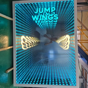 벽면형 인피니티미러 테두리 면발광 패턴형 로고 채널 피트니스 간판