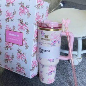 스탠리 퀜처 H2.0 러브쉑팬시 홀리데이 컬렉션 미국 한정판 텀블러 40oz