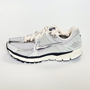 나이키 줌보메로5 포톤 더스트 실버 가벼운 발편한 운동화 HJ3758-001