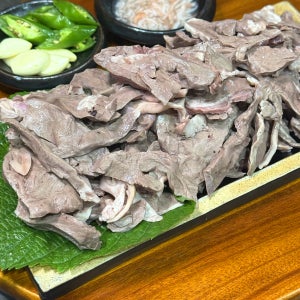 [1kg] 삶은염통슬라이스 돼지머리고기 순대내장 국밥재료 부산물 순대국고기