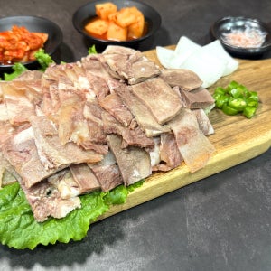 [1kg] 한우 삶은 소머릿고기 수육 슬라이스 식당업소용 소머리국밥