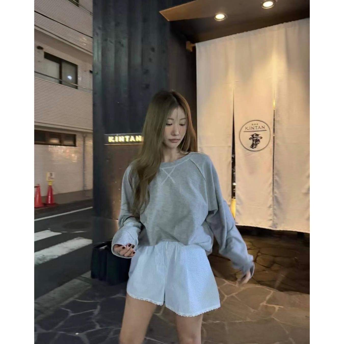(당일) Outfit 아웃핏 퍼블릭 맨투맨 그레이 스티치 루즈핏 여름 긴팔 mtm