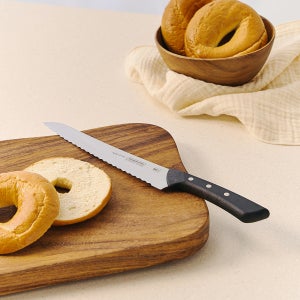 트라몬티나 솔루타 8인치 톱니 빵칼 브레드나이프