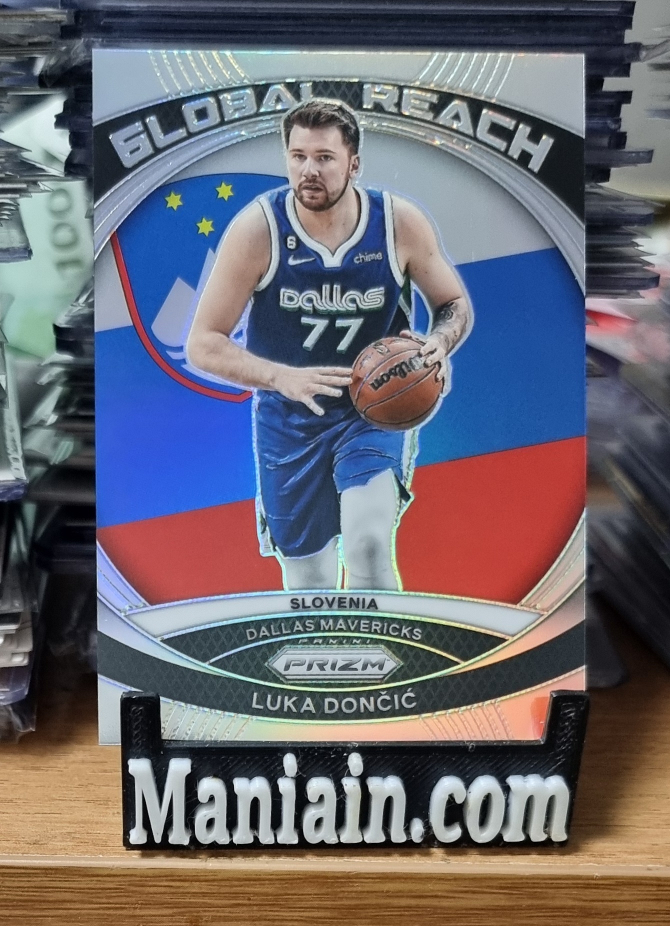 루카돈치치 2023-24 Prizm Global Reach Silver No-1 NBA카드