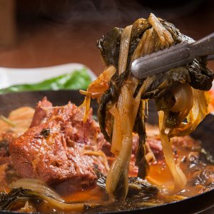 [오늘오픈] 우거지 가득 뼈해장국 1kg 이상 푸짐한 감자탕 시래기 캠핑음식 국밥