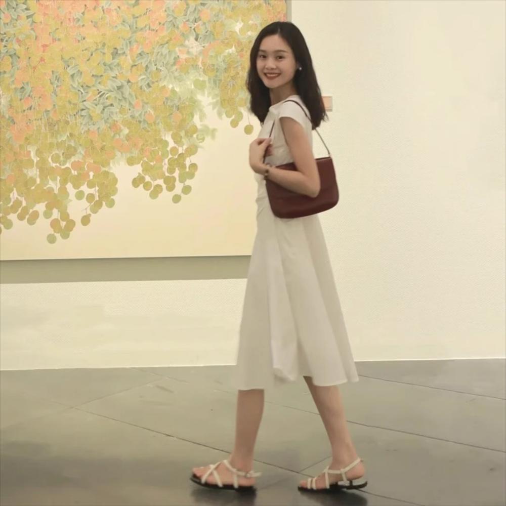 허리포인트 A라인 원피스 여름철 여성 날씬해 보이 흰색 치마가 아름다운 미니멀 라운드 넥