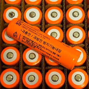 원통형 배터리 리튬 이온 전지 18650 고방전 배터리 리튬 이온 배터리 보호회로 충전지