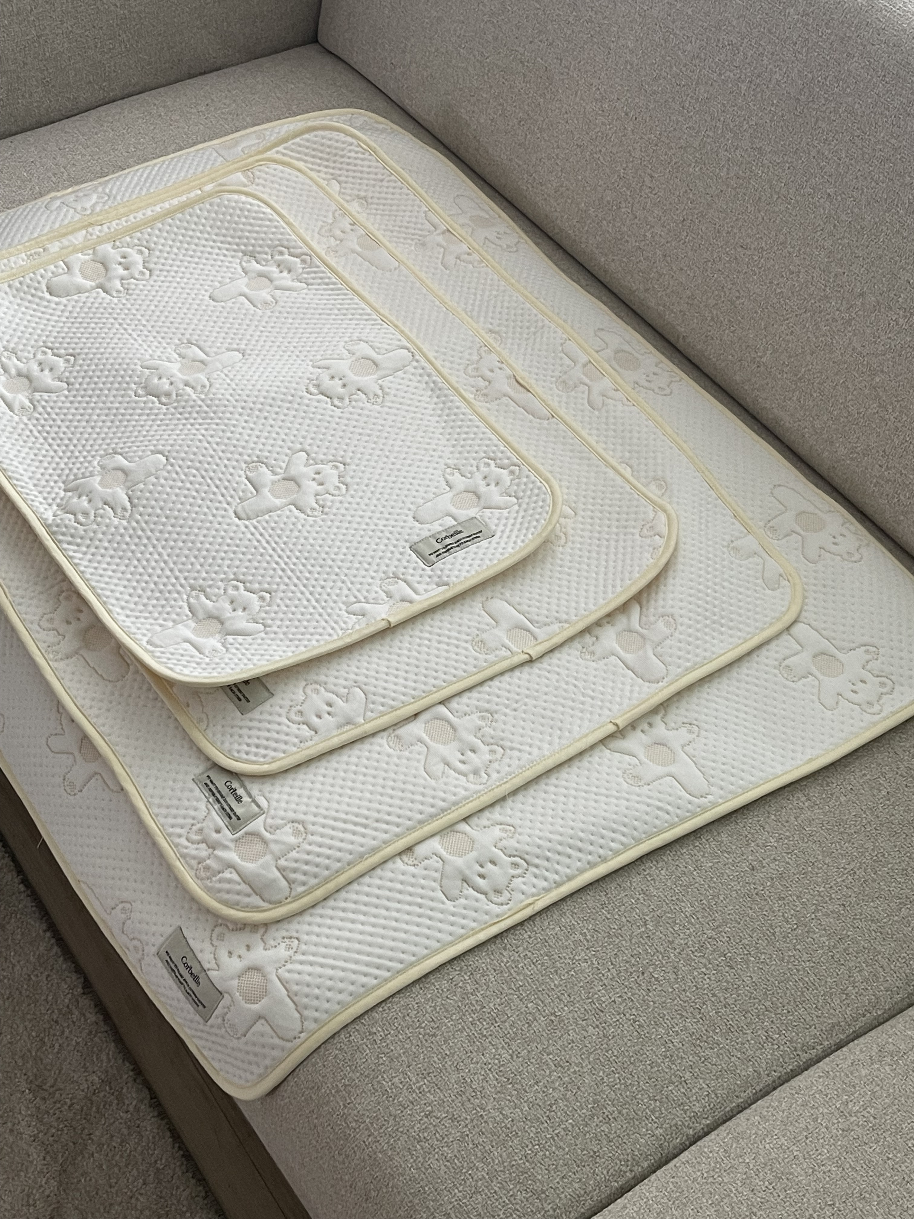 국내산 강아지 고양이 펫 여름 아가곰 듀라론 포르페 냉감 멀티 다용도 산책 매트 XS