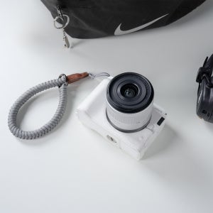 스몰리그 캐논 EOS R50 V 전용 가죽 하프 케이스 키트 (화이트) 5431