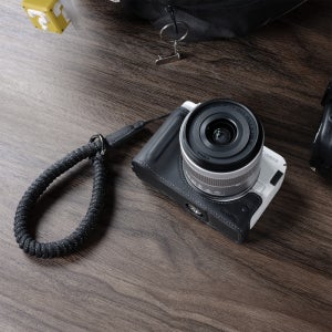 스몰리그 캐논 EOS R50 V 전용 가죽 하프 케이스 키트 (블랙) 5433