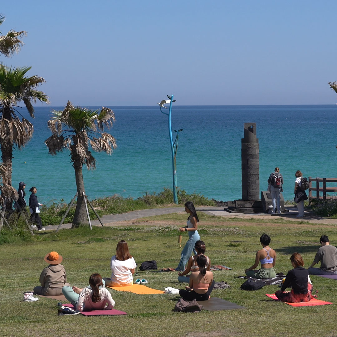 [제주 프라이빗 원데이 야외요가 클래스 2인 이상] 바다 숲 시크릿 스팟에서 야외요가
