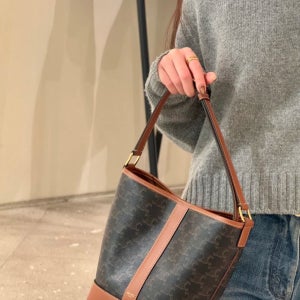 셀린느 트리옴프 캔버스 카프스킨 스몰 버킷 백 191442CAS 04LU