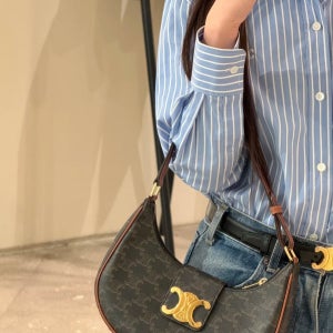 셀린느 아바 백 미디엄 트리옹프 캔버스 & 카프스킨 114492BZJ 04LU