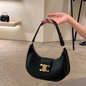 셀린느 미디엄 아바 트리옹프 백 - 부드러운 카프스킨 114493DGQ38NO