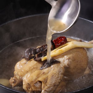 [서팔식품] 능이백숙 복날음식 한방삼계탕 초복 중복 말복 여름보양식 1.3kg