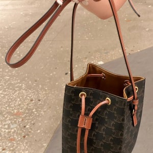 셀린느 마이크로 세일러 트리옹프 캔버스 & 카프스킨 10M742GCE.04LU