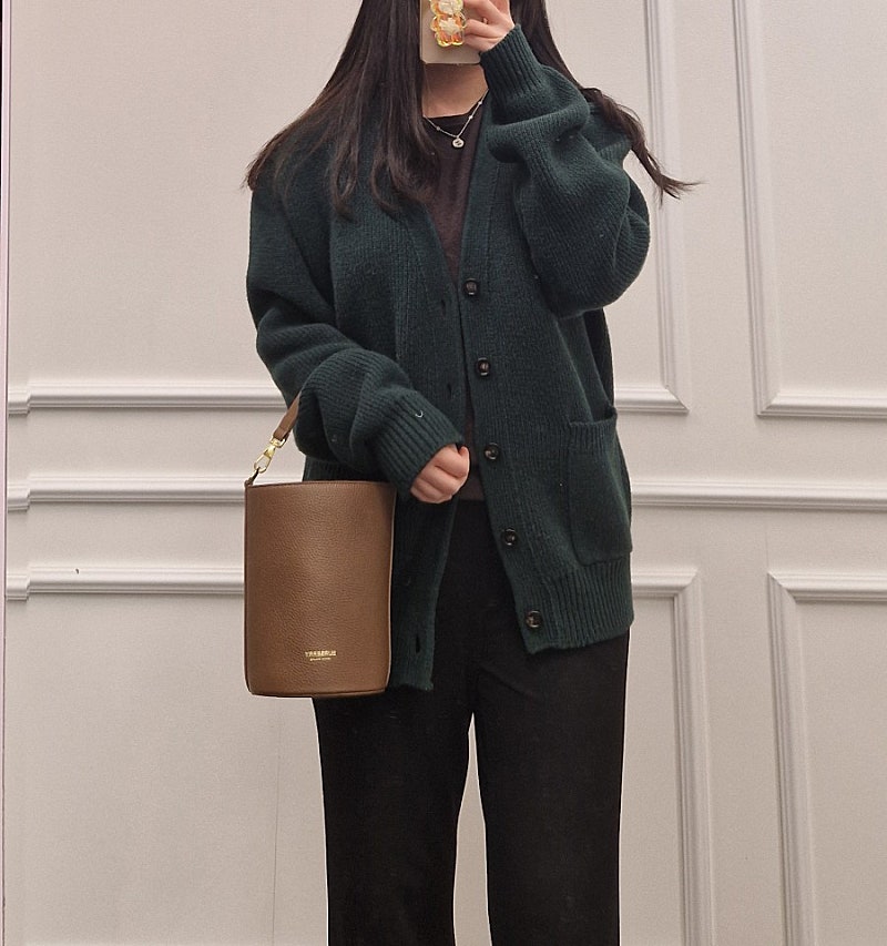 보테가베네타 남성 울 가디건 다크그린 670132