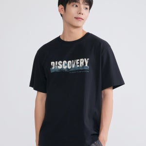 [디스커버리] 로고변형 그래픽 반팔티셔츠 (BLACK) DXRS35054