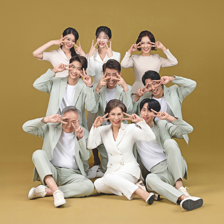 창원,마산,진해가족사진 리마인드웨딩사진 칠순팔순컨셉 대가족사진의상대여전문스튜디오 사랑이야기창원점