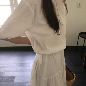 유니5부반팔하프크롭블라우스
