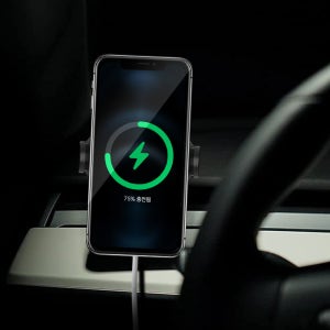 테슬라 모델Y 차량용 핸드폰 거치대 대시보드 맥세이프