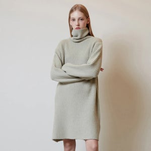 [오아이오아이컬렉션] TURTLE NECK KNIT DRESS (2COLOR)