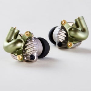 전세계 한정판 어쿠스튠 C03M02G 양백 4.4mm 세계 최초의 모듈 교체형 이어폰