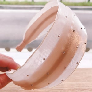 더피오니 아이보리 쉬폰 반짝이 도트 큐빅 시스루 망사 셀프 웨딩 하객룩 데일리 머리띠