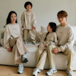 패밀리룩 가족 맨투맨 돌 촬영 사진 의상 시밀러 맘 아기 커플룩 여행 티