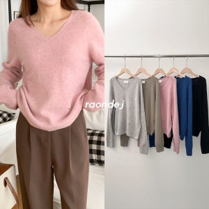 브런치 홀가먼트 코지 라쿤 브이넥 니트