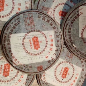 2003년 맹고웅씨 원료 운남 특급 보이차 청병 금장 생차 연운 357g