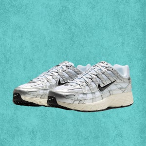 (국내매장판) 나이키 P-6000 화이트 메탈릭 실버 CD6404-105