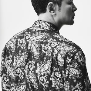 [예작] 클래식 페이즐리 플라워 프린트 셔츠 블랙 YJEWUA742BK